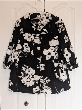 croft & barrow Black and White Floral Button-Up Top